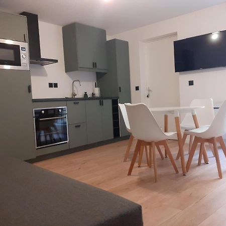 Saint-Germain-En-Laye: Grand Studio En Centre Ville A 2 Minutes Du Rer Eksteriør bilde